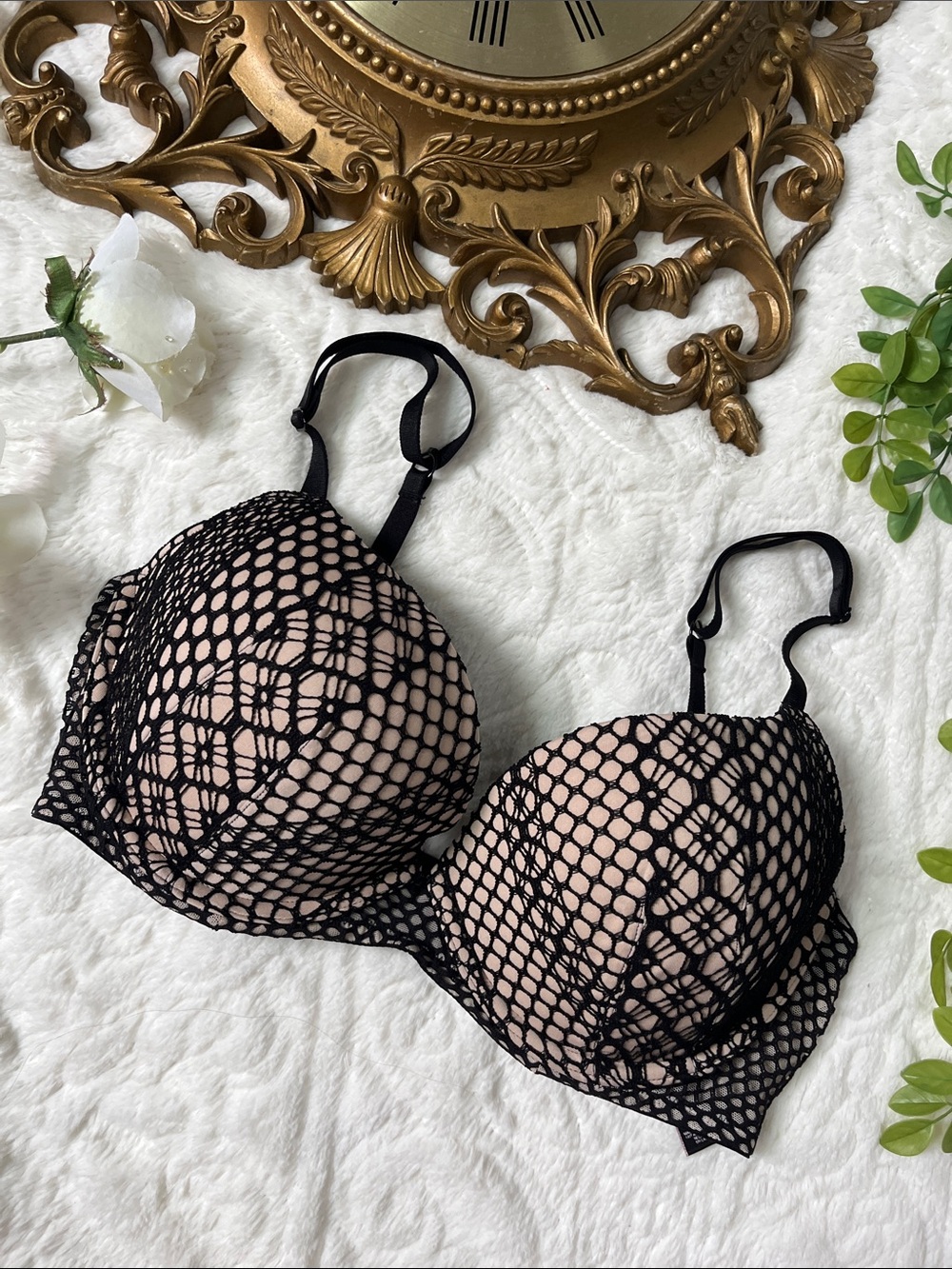 Victorias Secret Very Sexy Lightly Lined Plunge Bra size 34DD